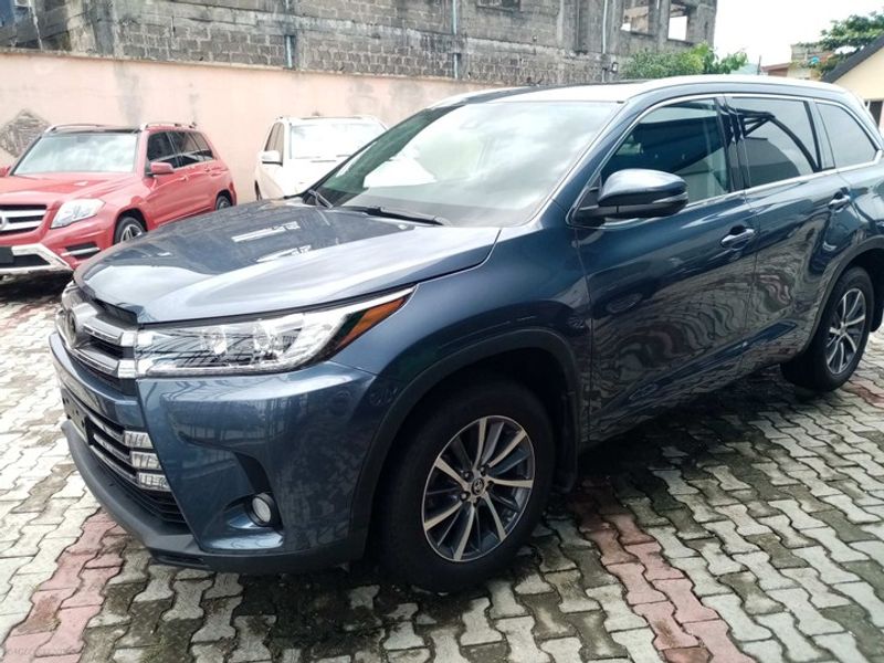 Thumbnail 3 of 2018 Toyota Highlander Xle